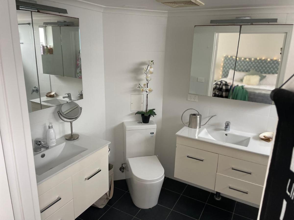 Manly Beachfront Deluxe En-suite Apartment *
