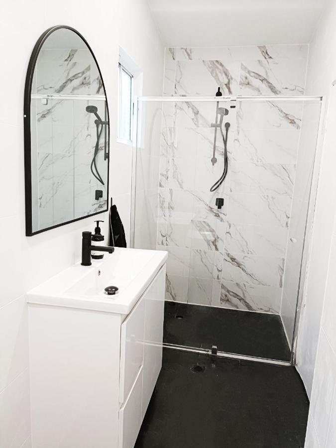 Stylish Queen 1min Walk To Station 5min To 10min To Airport Homestay