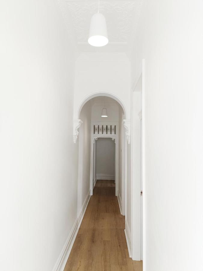Homestay Stylish Queen 1min Walk To Station 5min To 10min To Airport Sydney