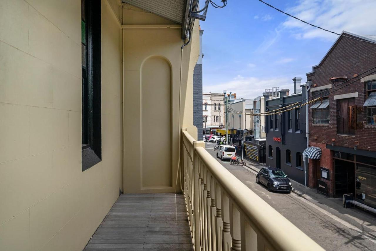 Newtown Nest - Chic Terrace Living Off King Street *