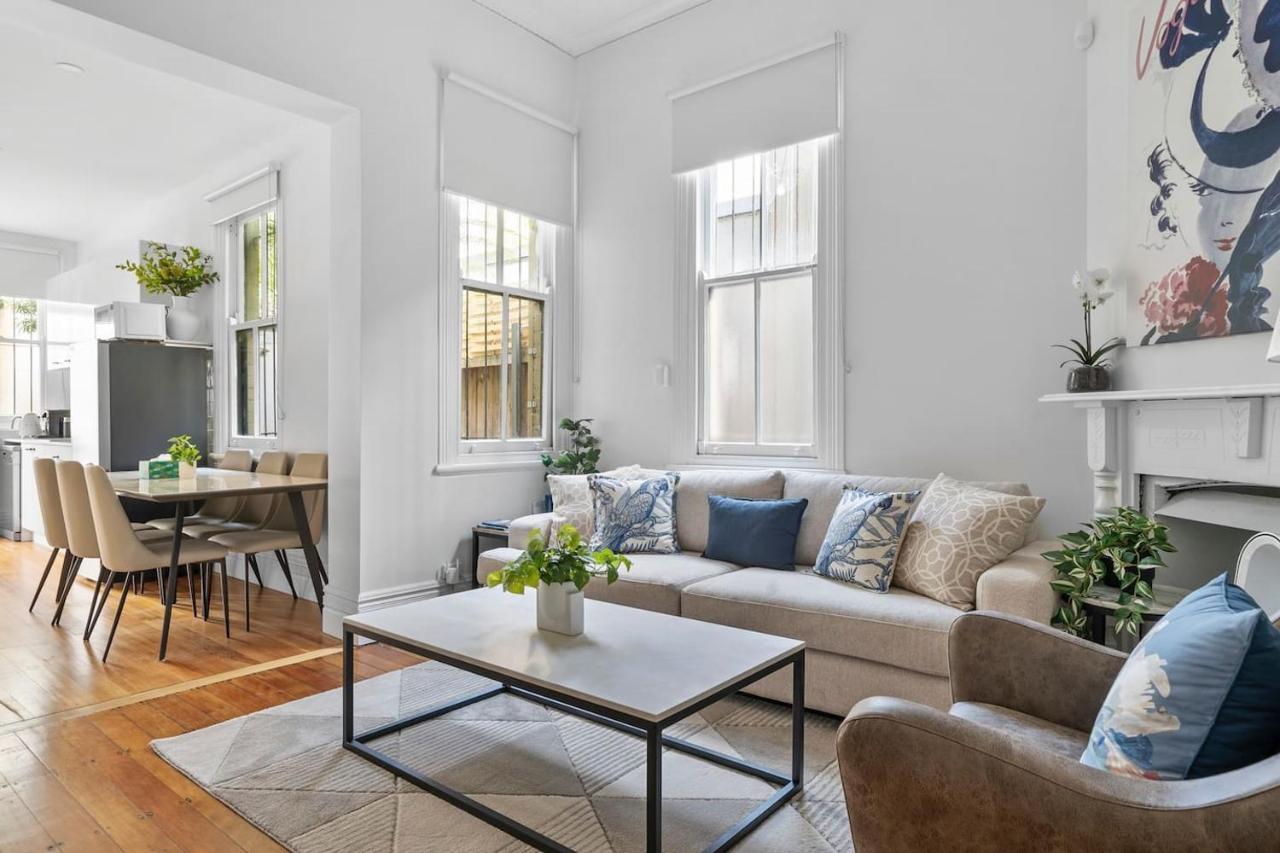 Holiday home Newtown Nest - Chic Terrace Living Off King Street *