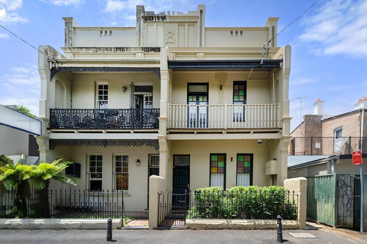 Newtown Nest - Chic Terrace Living Off King Street *