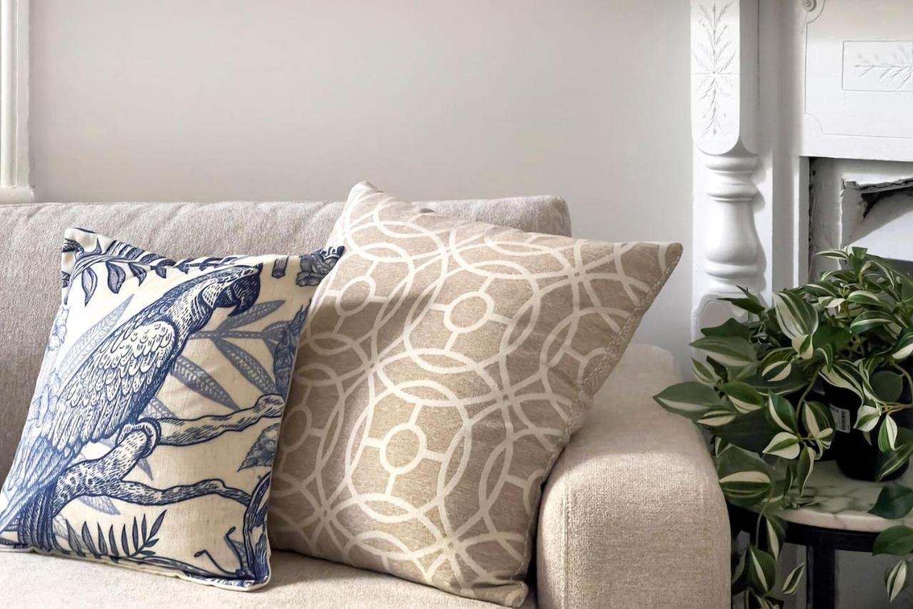 Newtown Nest - Chic Terrace Living Off King Street Holiday home *