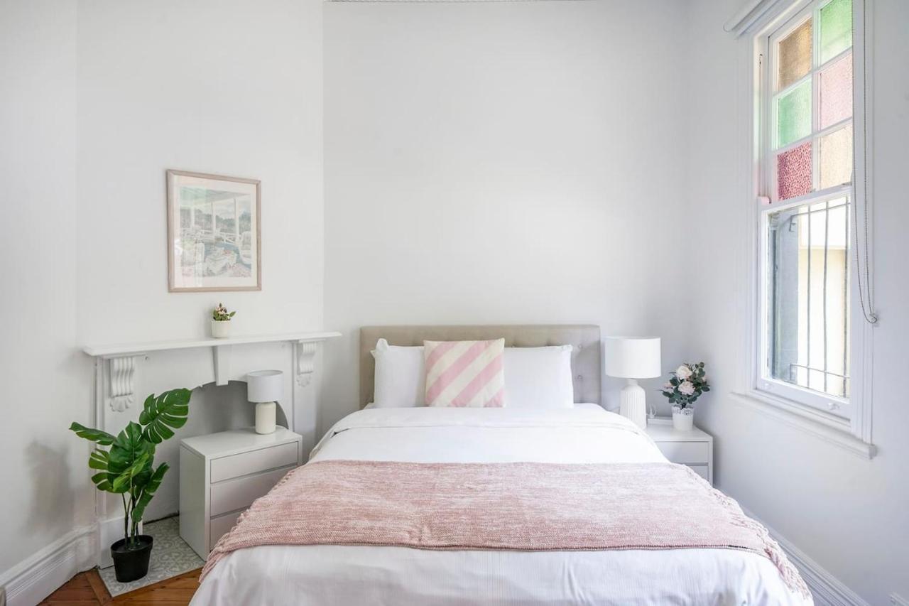 Newtown Nest - Chic Terrace Living Off King Street * Sydney