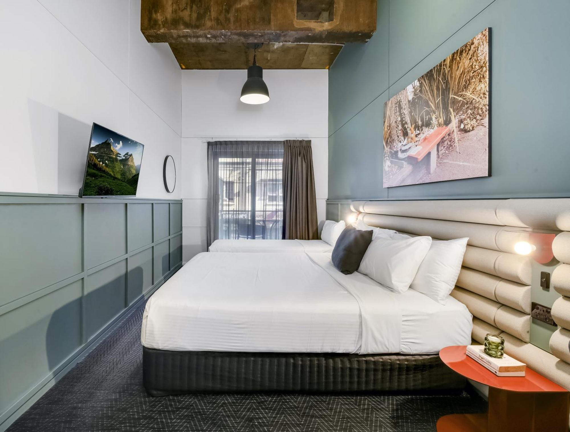 Hotel The Urban Newtown 4*