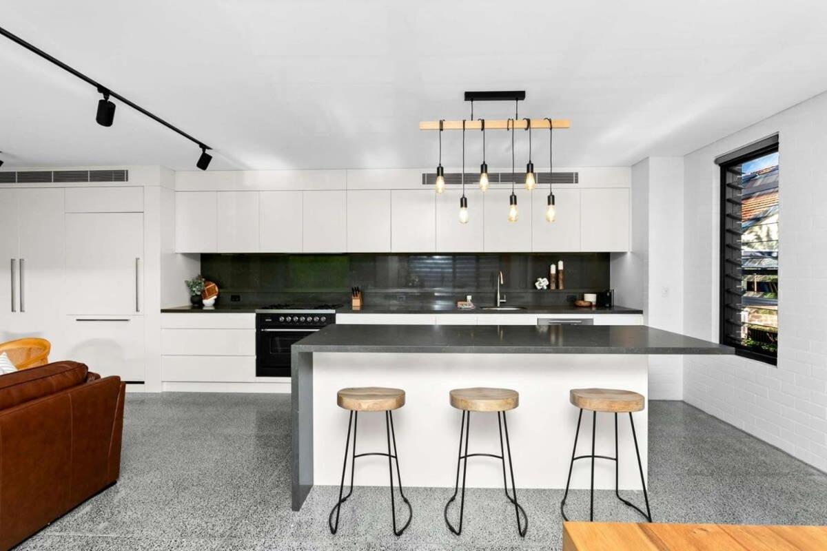 Impeccable 3-bed Near The Holiday home Sydney