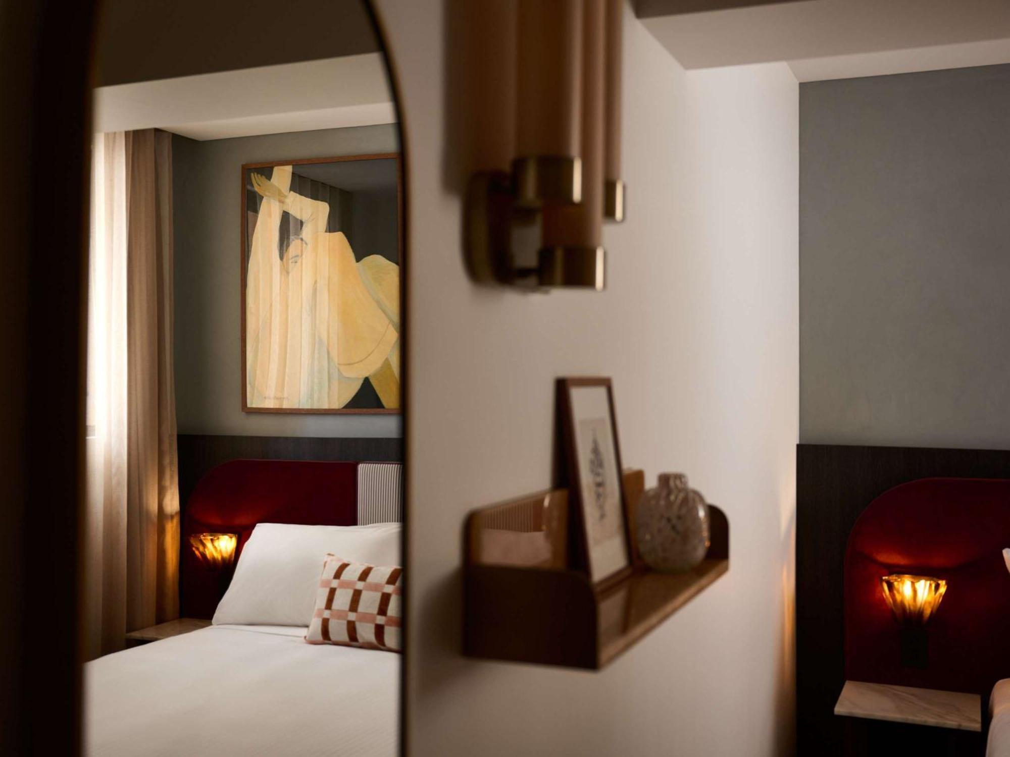Morris Sydney, Handwritten Collection Hotel