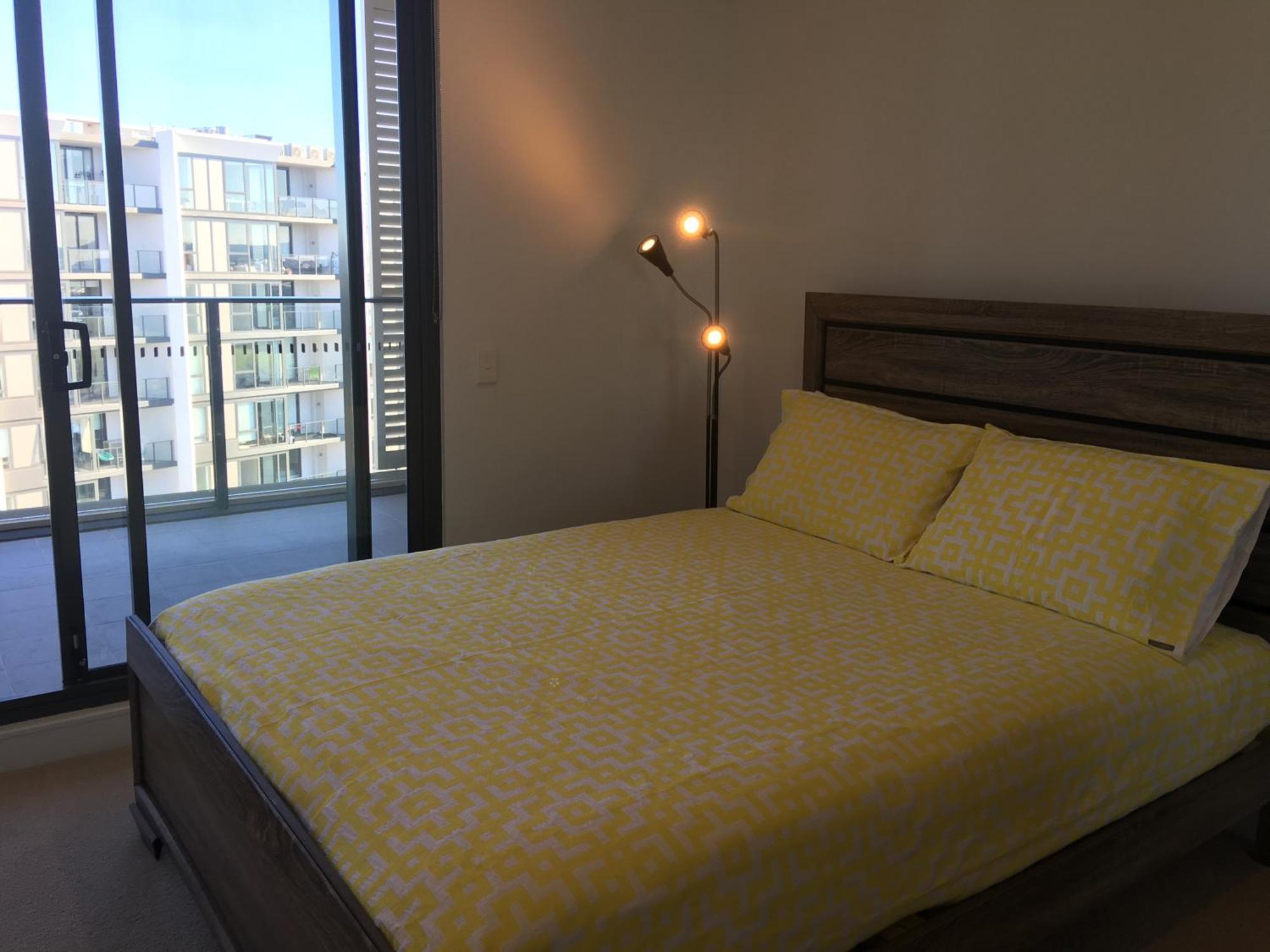 Apartment Panoramic Views In Luxurious Brand New Sydney