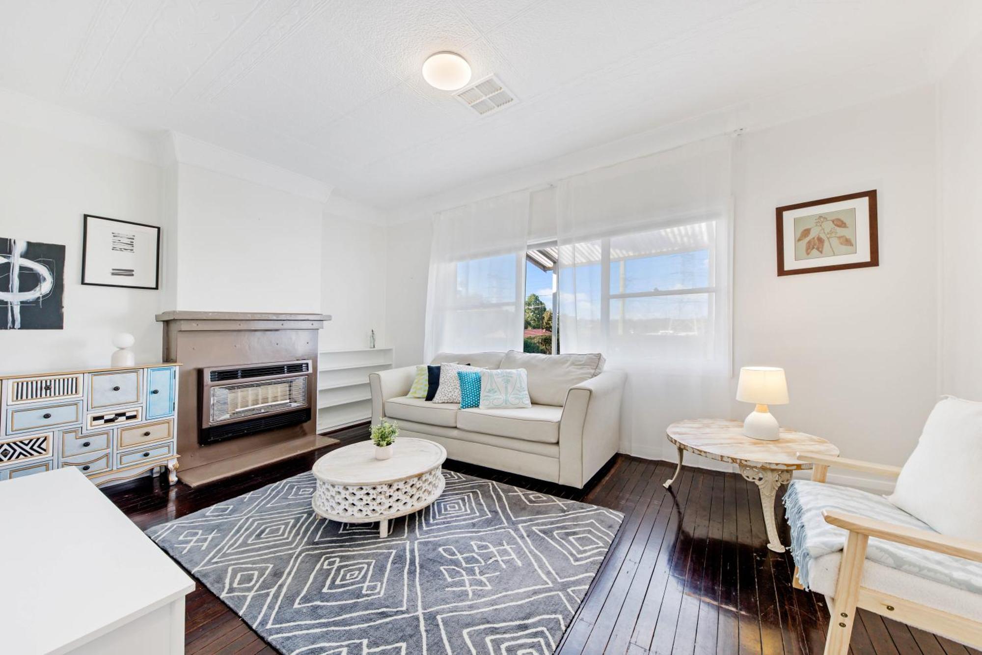 Holiday home 3 Bedroom House With Wi-fi, Netflix, Ac, Timber Floor, Well-fenced Sydney
