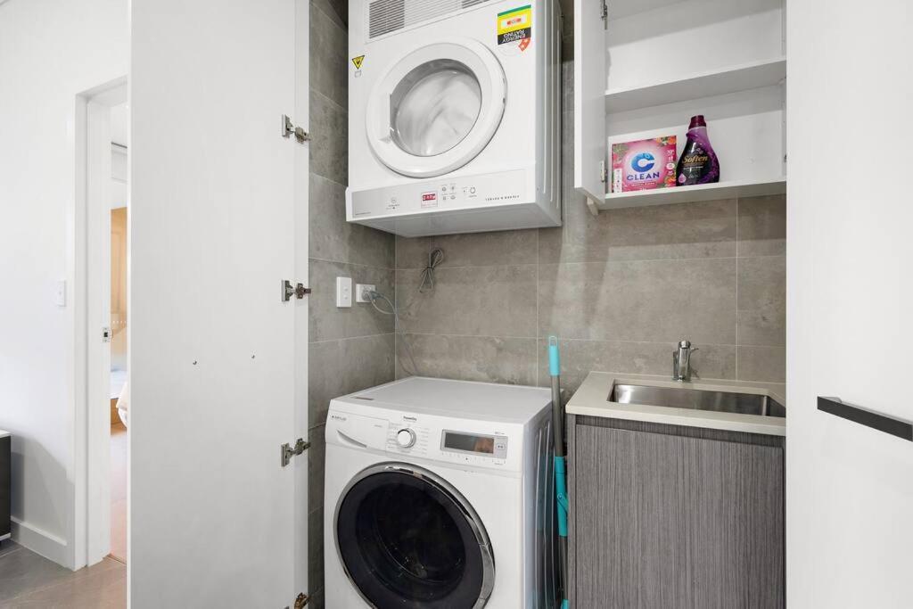 Olympic Park Modern 3 Bedroom With Pool & Free Parking