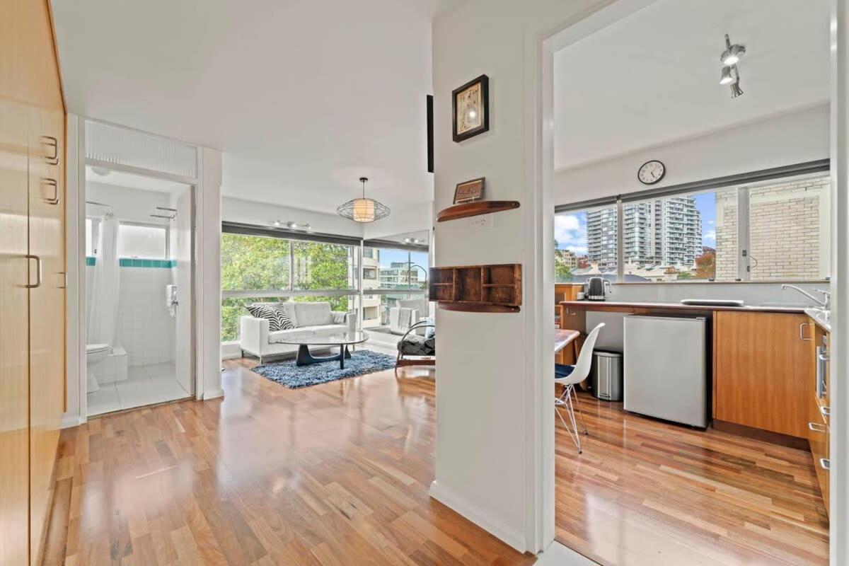 Apartment Heart Of The Minutes From Macleay Street Sydney