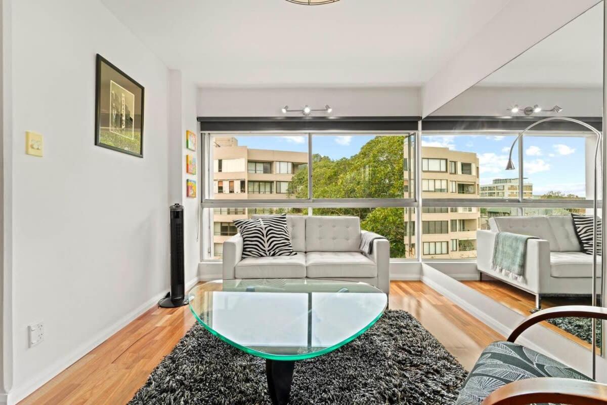 Heart Of The Minutes From Macleay Street *