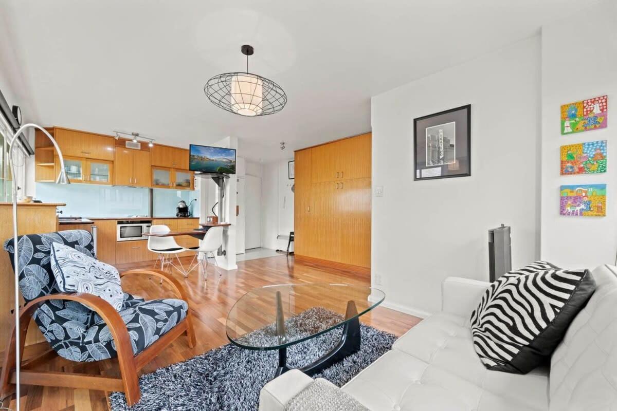 Heart Of The Minutes From Macleay Street