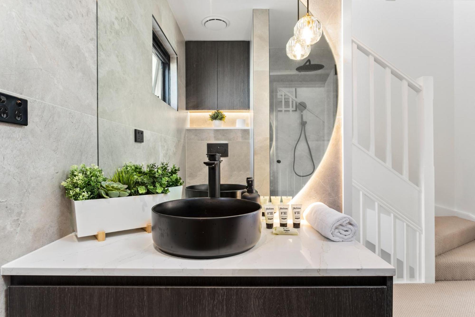 Central 2-bed Terrace House By The Harbour Sydney
