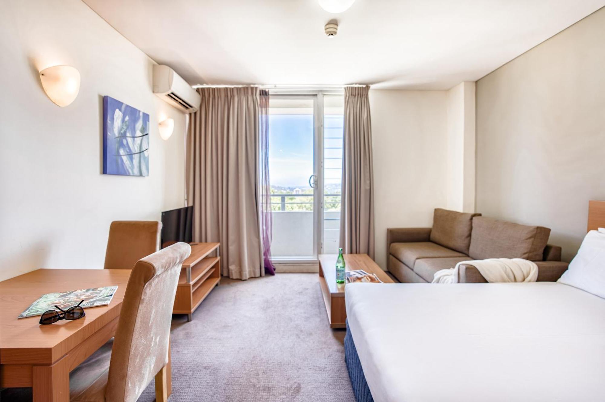 Park Regis Concierge