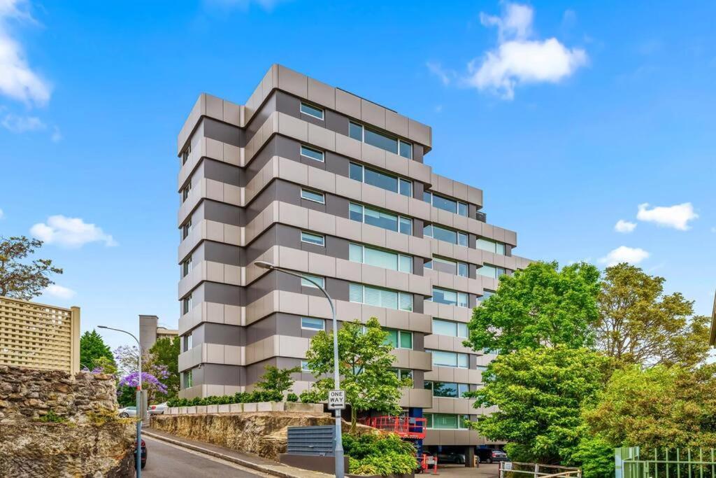 Bridge View 2 Bed Apt At Kirribilli Apartment *
