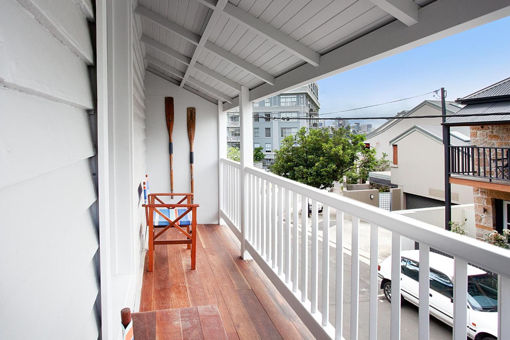 Spacious 3-bed Family House With Courtyard Sydney