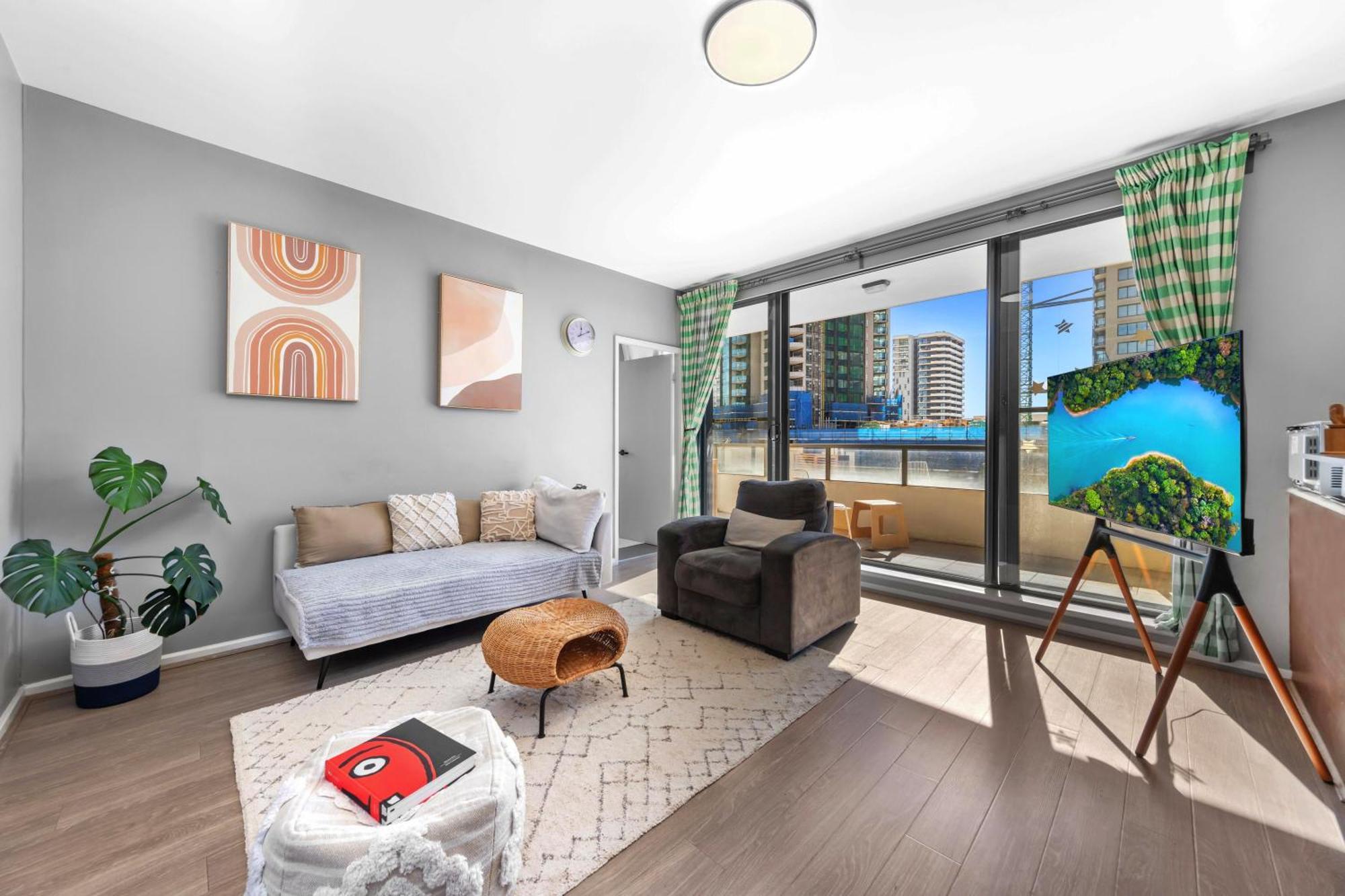 Apartment Charming Peaceful 3br In Heart Of Rhodes Sydney