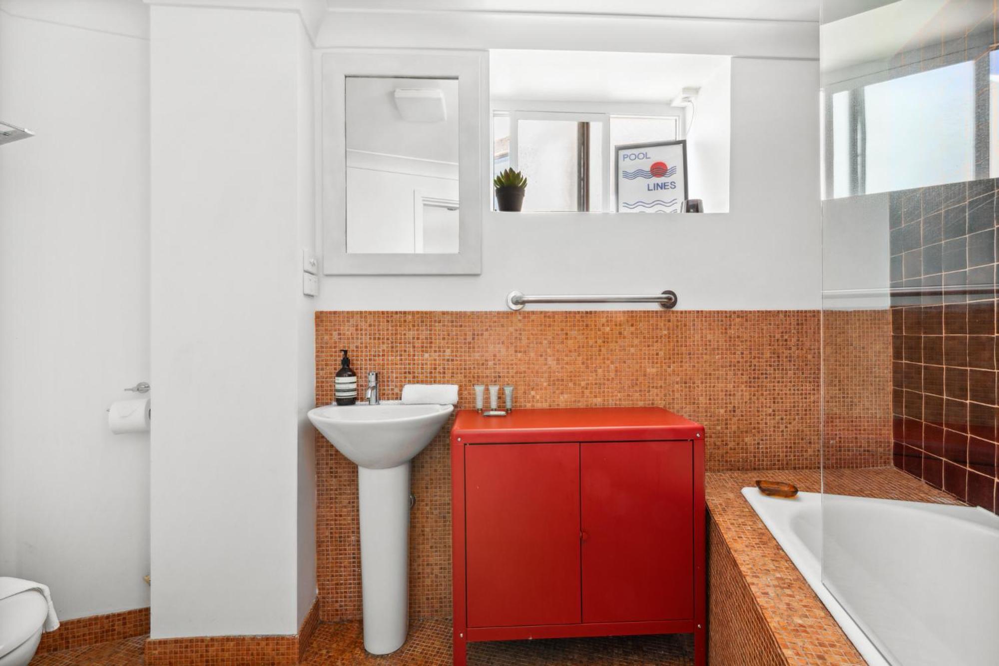 Beachside 1-bed With Courtyard In Bondi Sydney
