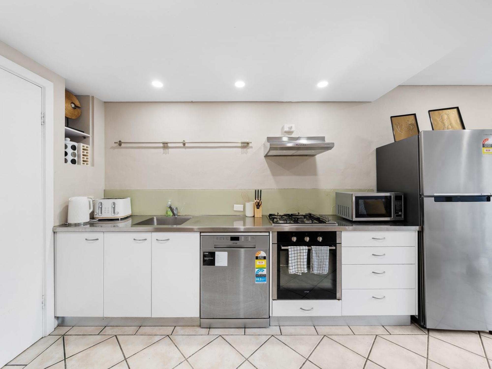 Well-connected 4 Bedroom House & Station- 12 Mins Walk Holiday home