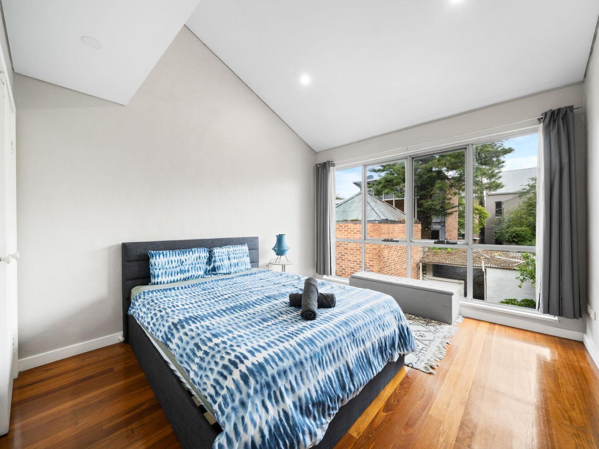 Well-connected 4 Bedroom House & Station- 12 Mins Walk