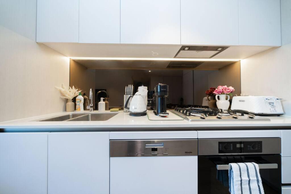 Modern Urban Oasis In The Heart Of Chinatown Apartment Sydney