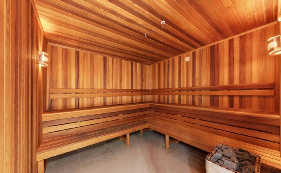 Apartment Amazing 1 Bedroom With Large Living & Extra Sleeping Space -up To 5 Ppl Gym Jacuzzi Pool Sauna And Garden With Bbq *