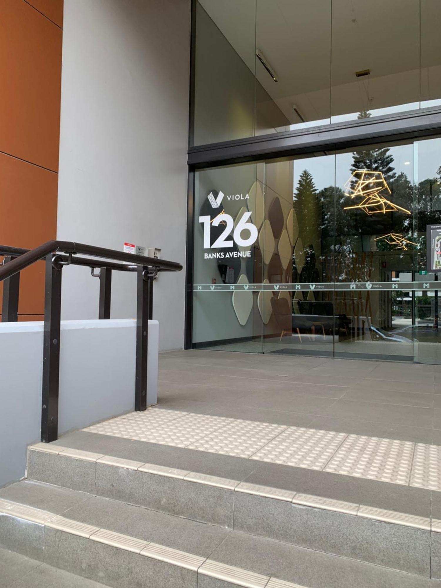 Amazing 1 Bedroom With Large Living & Extra Sleeping Space -up To 5 Ppl Gym Jacuzzi Pool Sauna And Garden With Bbq * Sydney