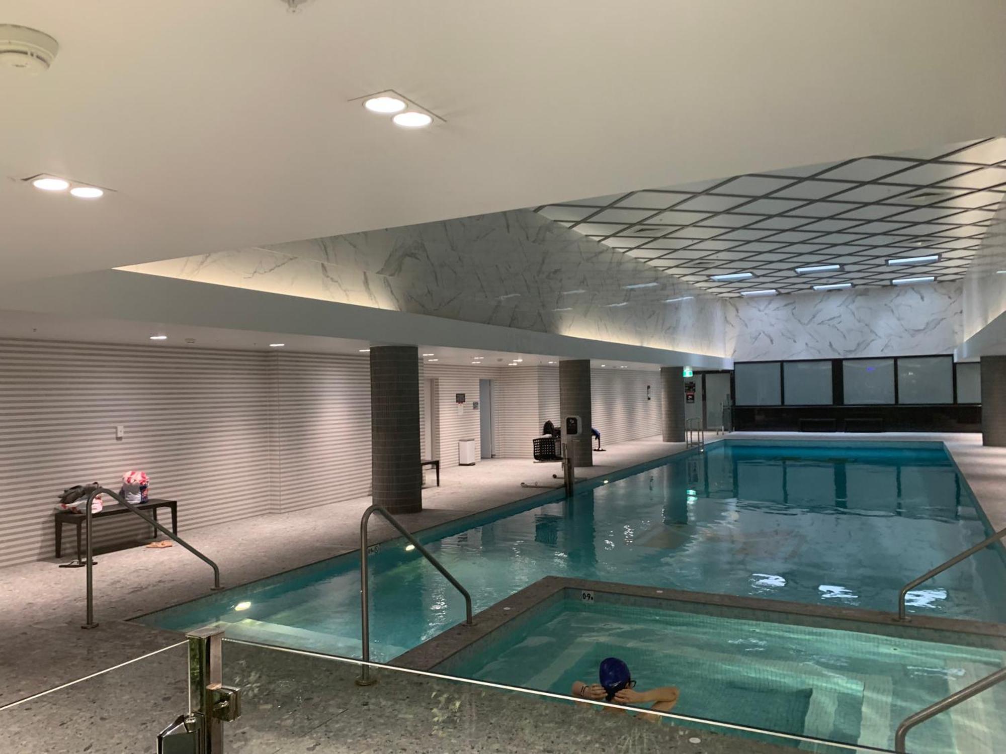Apartment Amazing 1 Bedroom With Large Living & Extra Sleeping Space -up To 5 Ppl Gym Jacuzzi Pool Sauna And Garden With Bbq