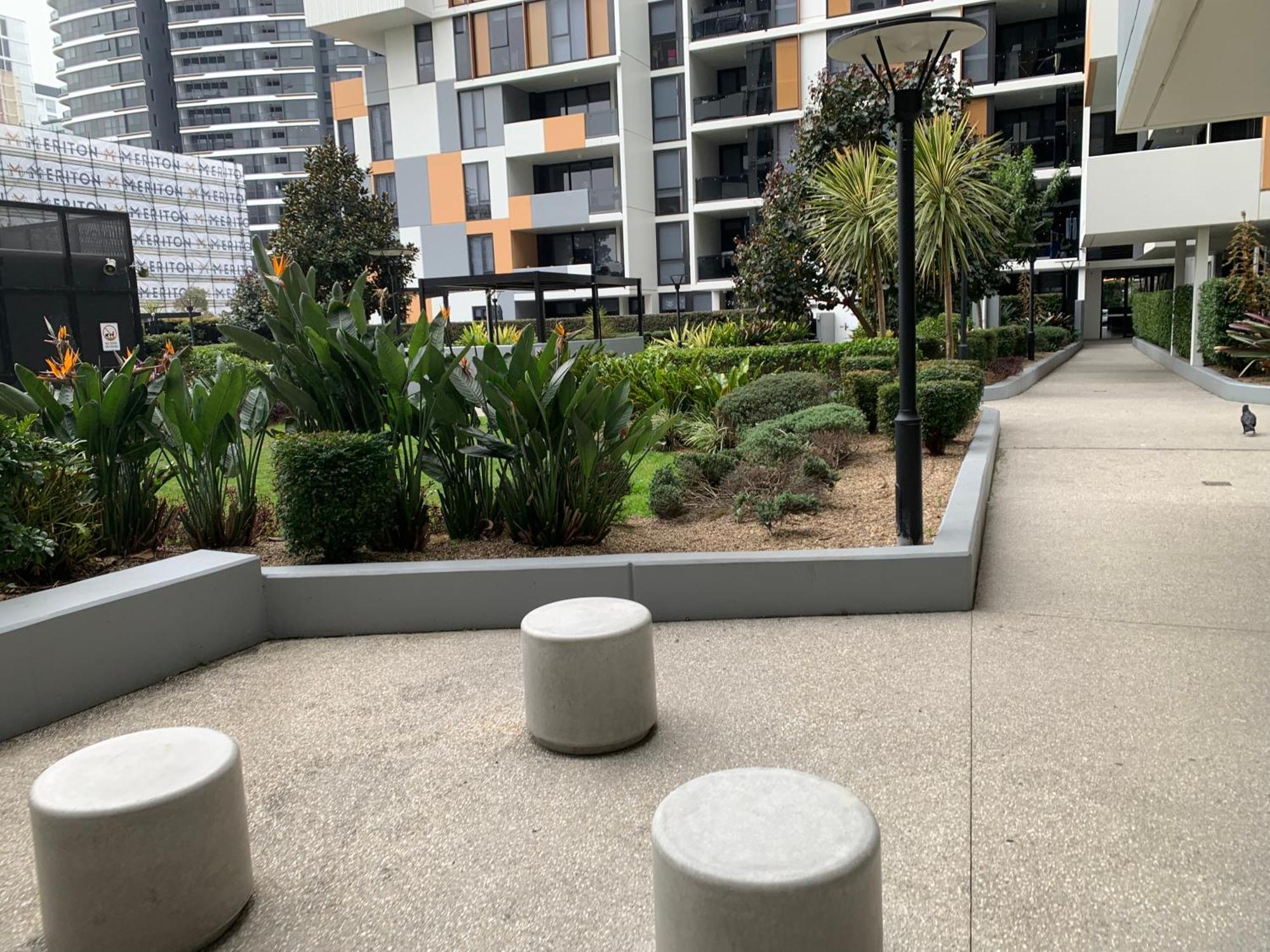 Amazing 1 Bedroom With Large Living & Extra Sleeping Space -up To 5 Ppl Gym Jacuzzi Pool Sauna And Garden With Bbq * Sydney