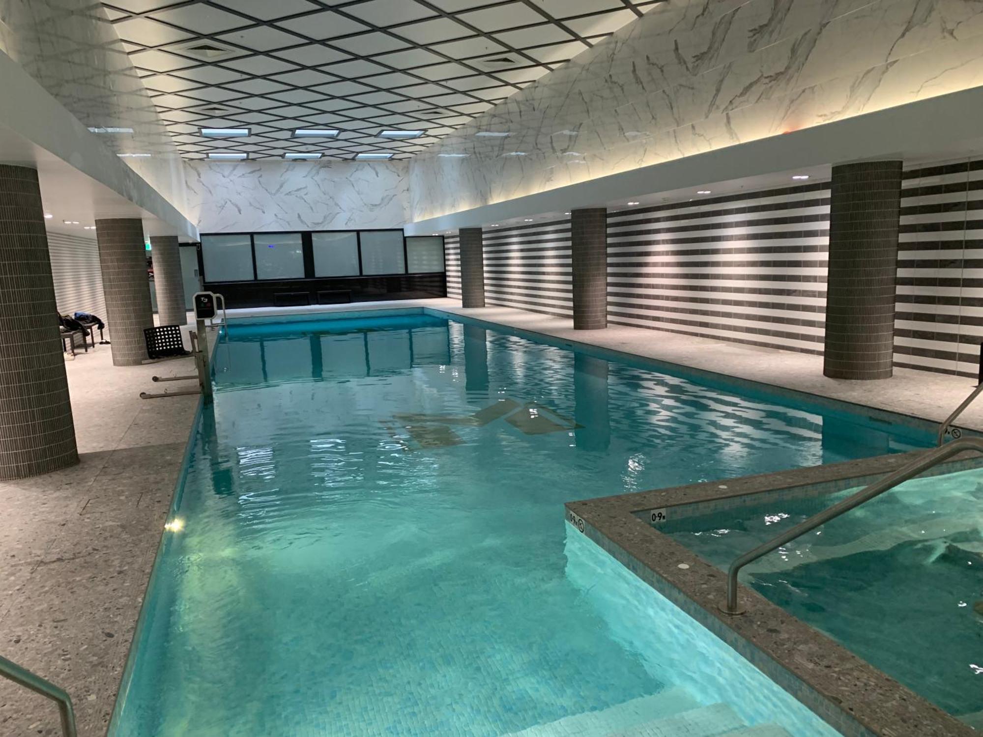 Amazing 1 Bedroom With Large Living & Extra Sleeping Space -up To 5 Ppl Gym Jacuzzi Pool Sauna And Garden With Bbq Apartment Sydney