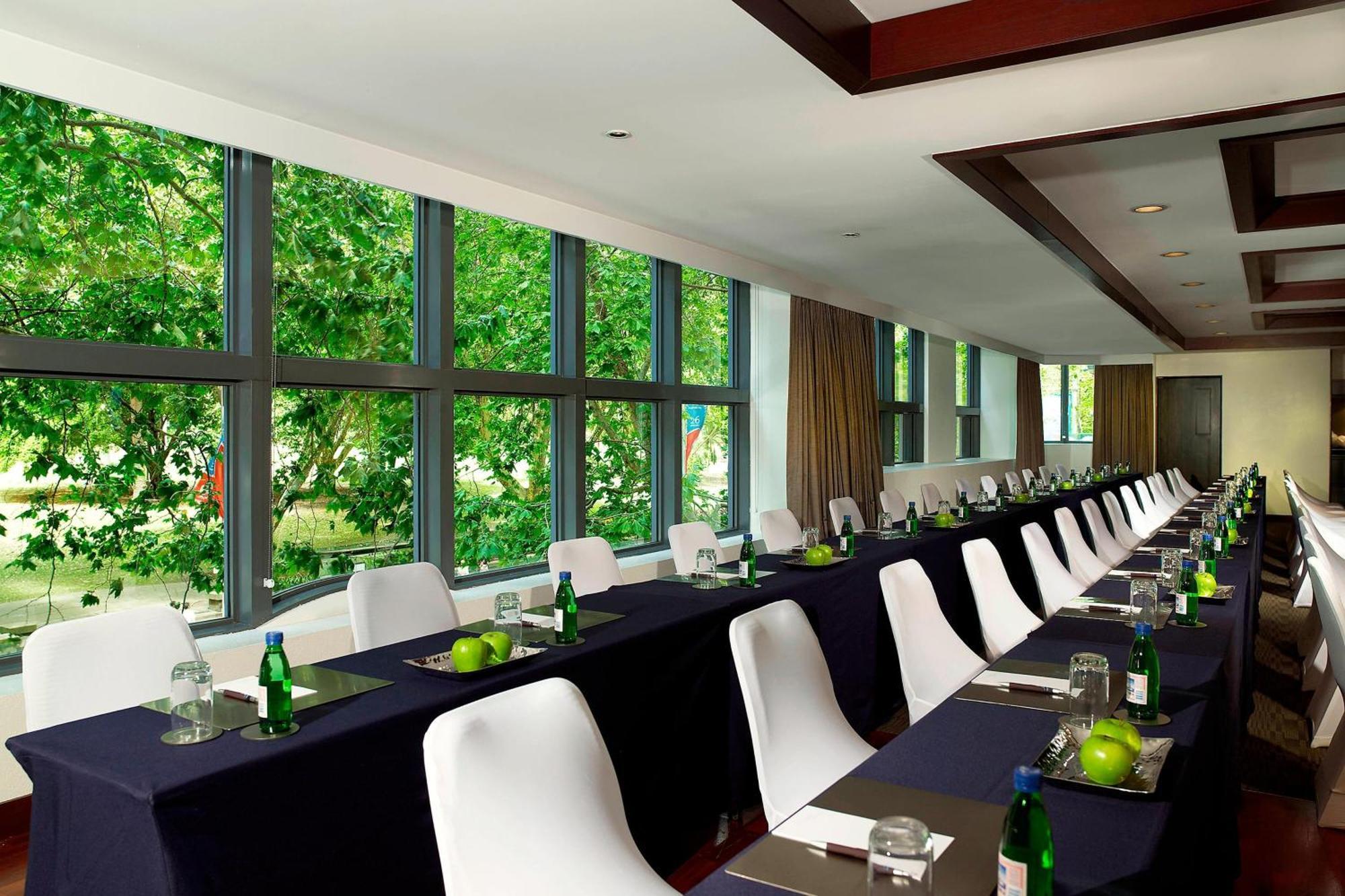 Hotel Sheraton Grand Hyde Park 5*