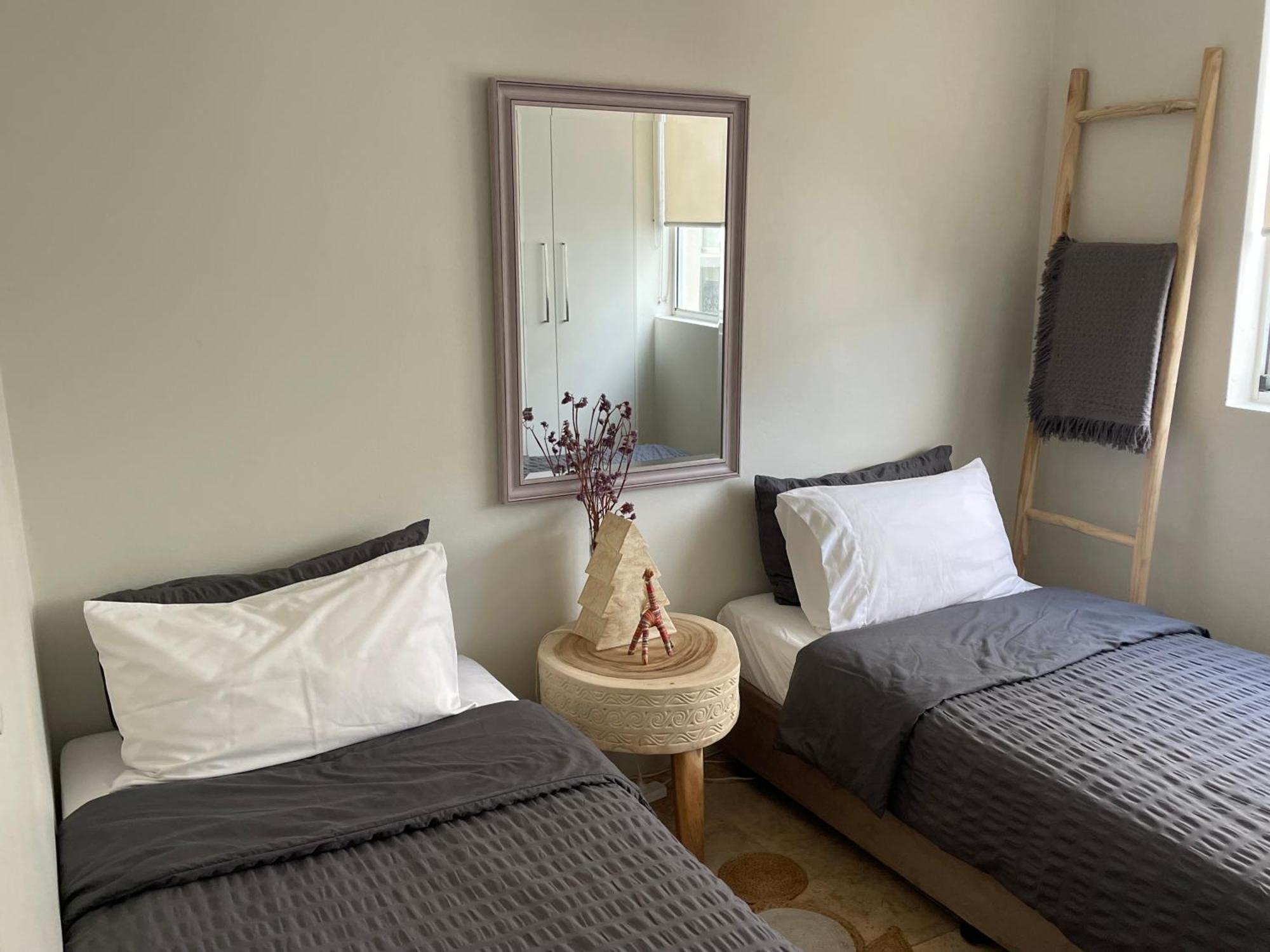 Manly Beachfront Deluxe En-suite Apartment *