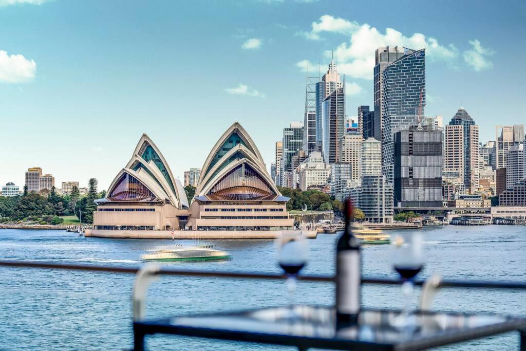 Iconic Harbour Views * Sydney