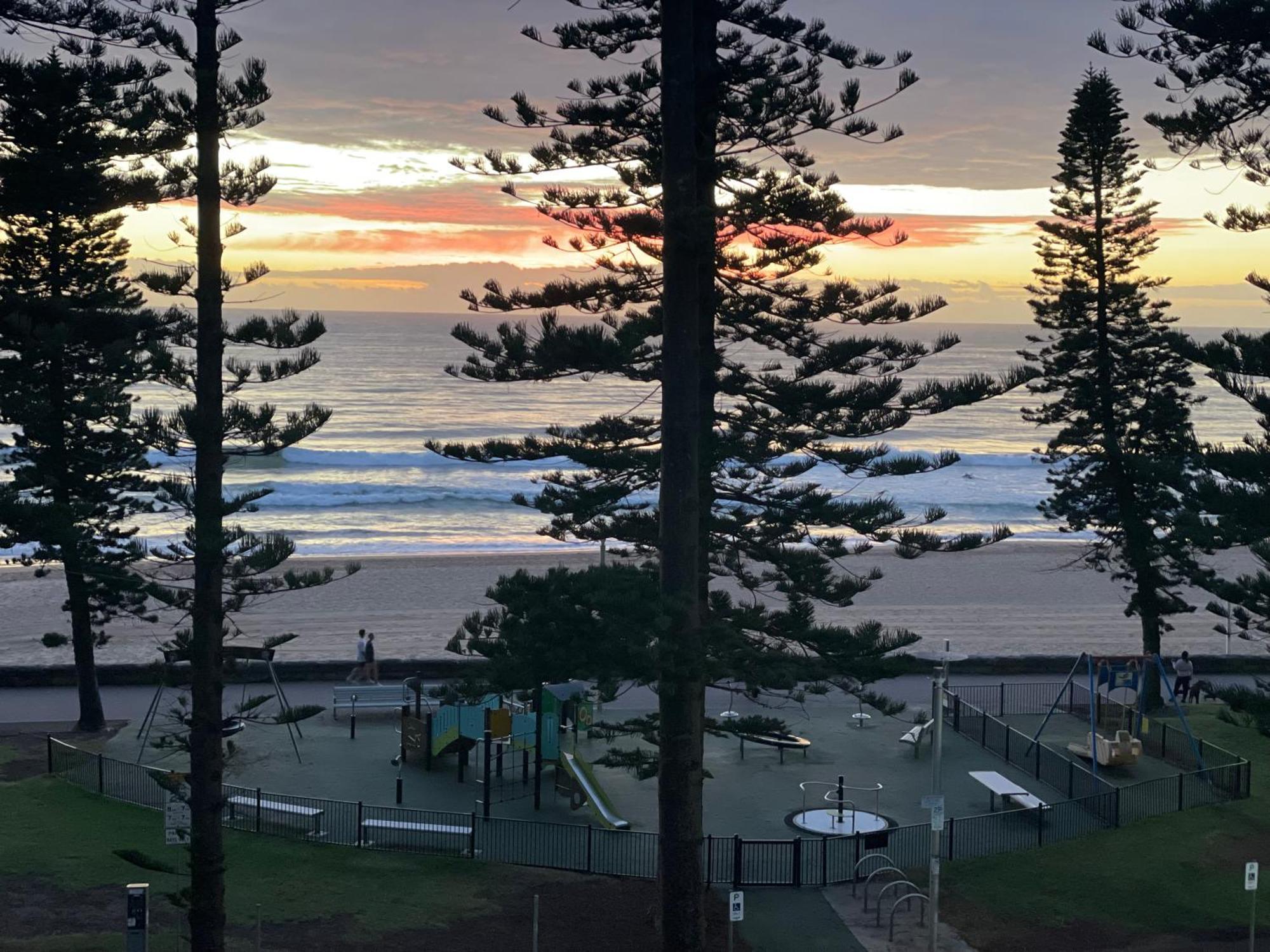 Manly Beachfront Deluxe En-suite Apartment
