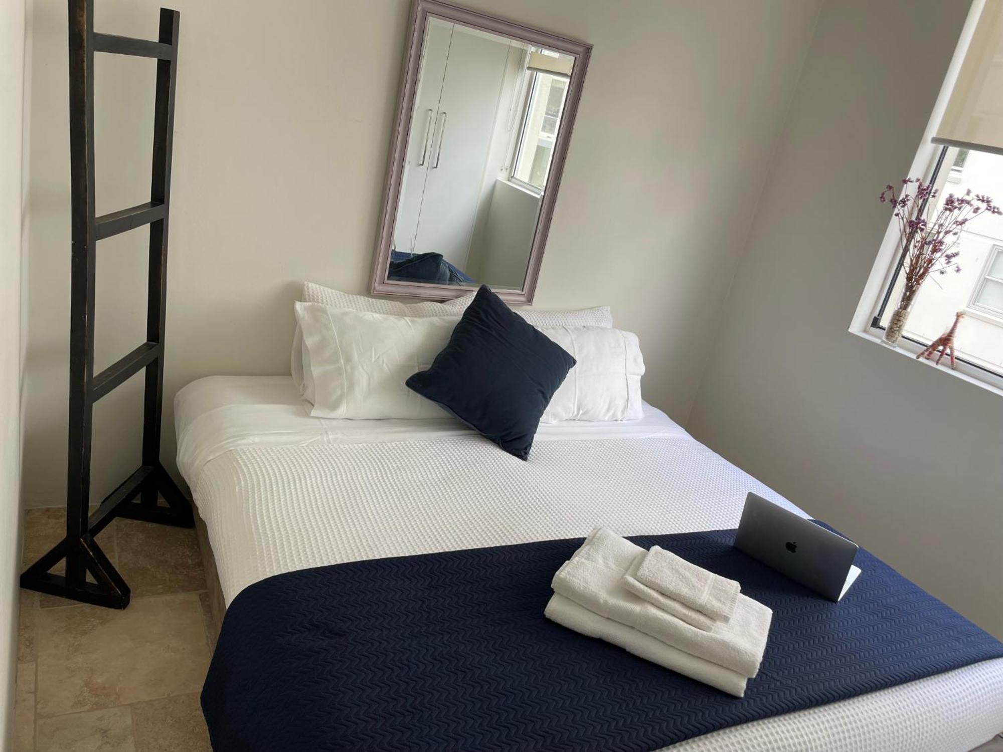 Manly Beachfront Deluxe En-suite * Sydney