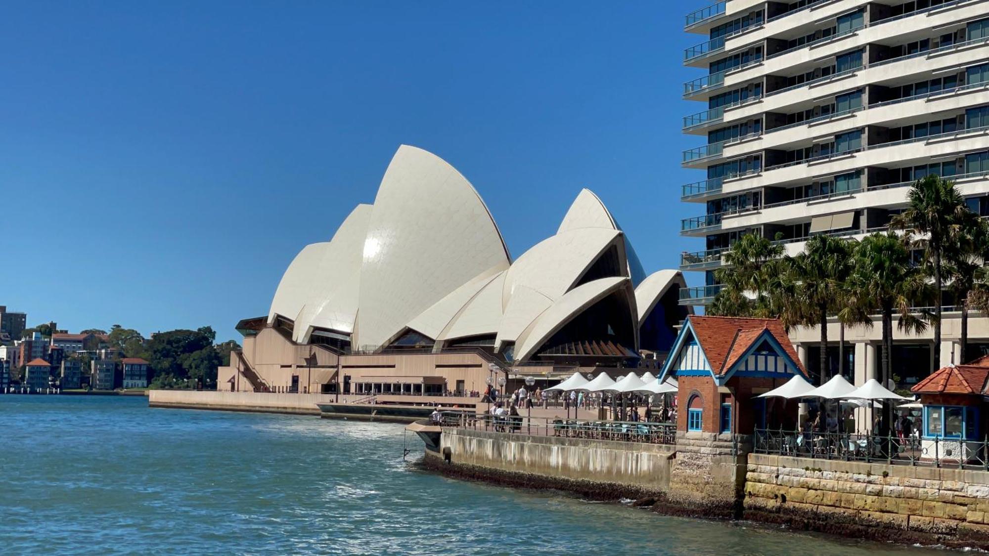 Apartment Manly Beachfront Deluxe En-suite Sydney