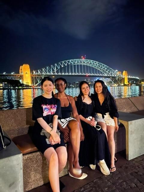Homestay Stylish Queen 1min Walk To Station 5min To 10min To Airport Sydney