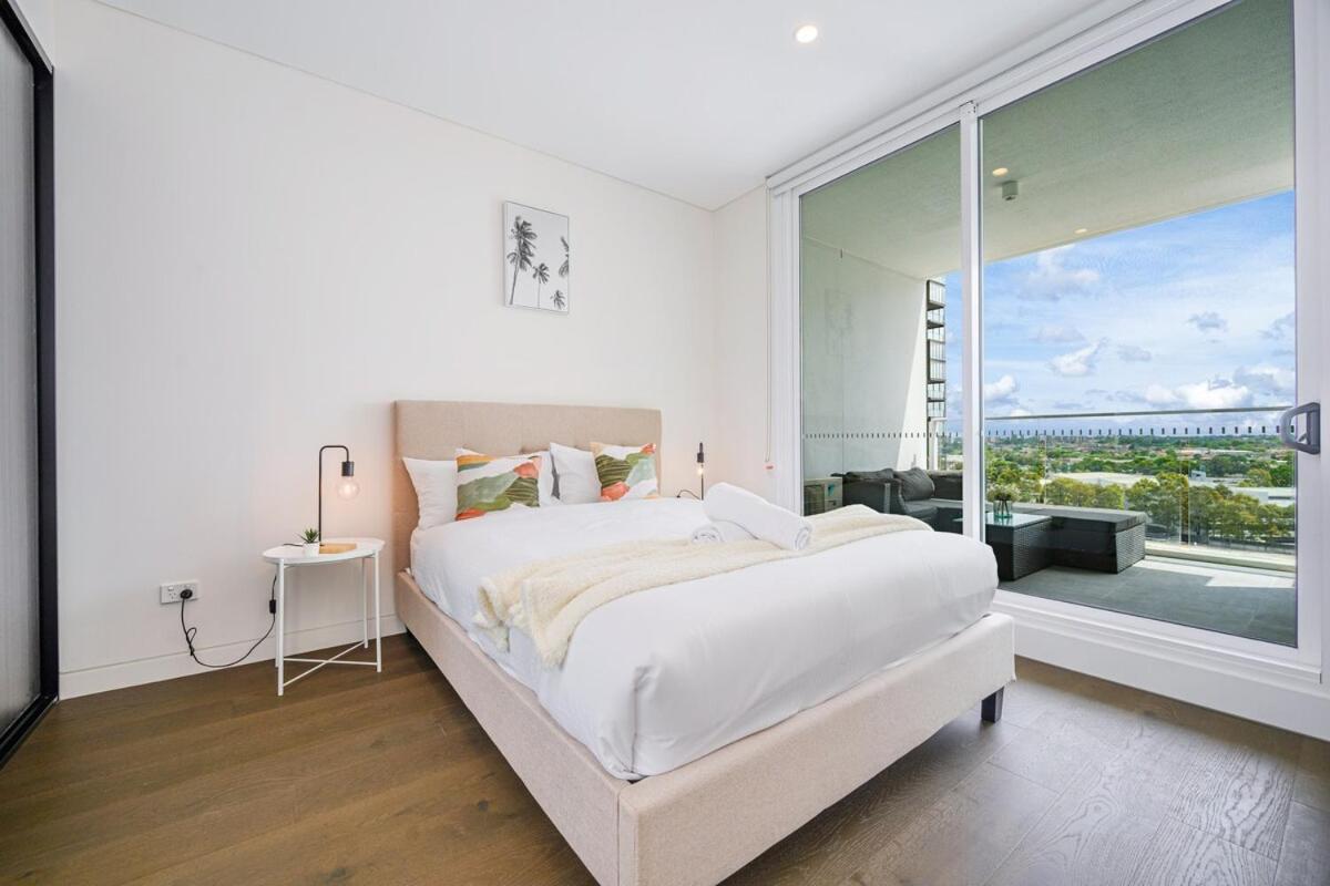 Olympic Park Modern Near Train Shops With Pool Sydney