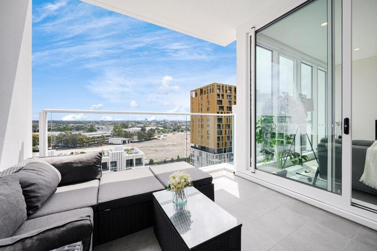 Olympic Park Modern Near Train Shops With Pool Apartment *