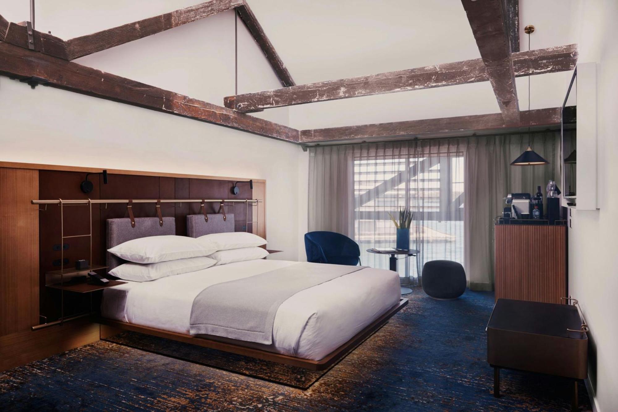 Pier One Harbour, Autograph Collection Hotel 5*
