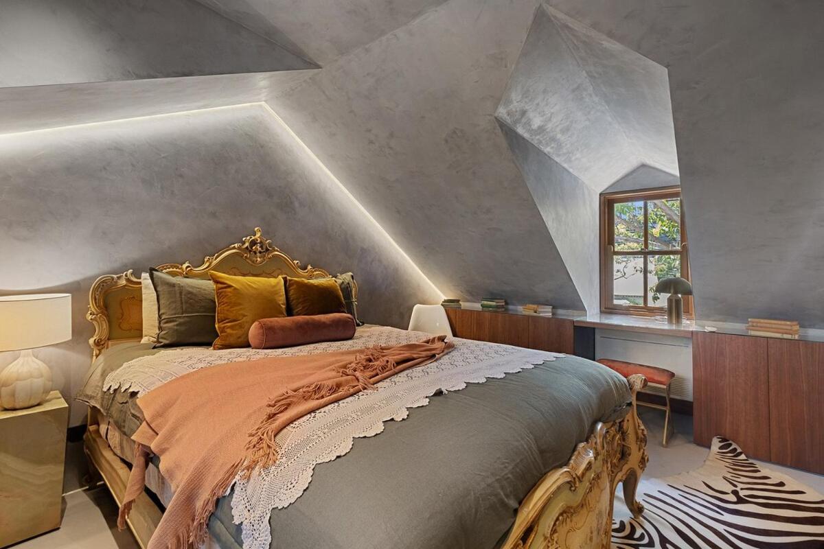 Artsy Terrace Villa
