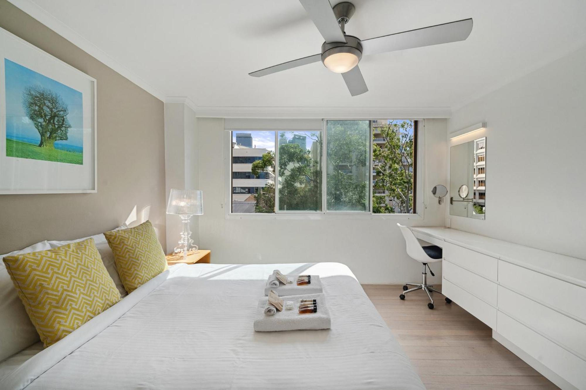Inner Harbour Views With Parking Sydney