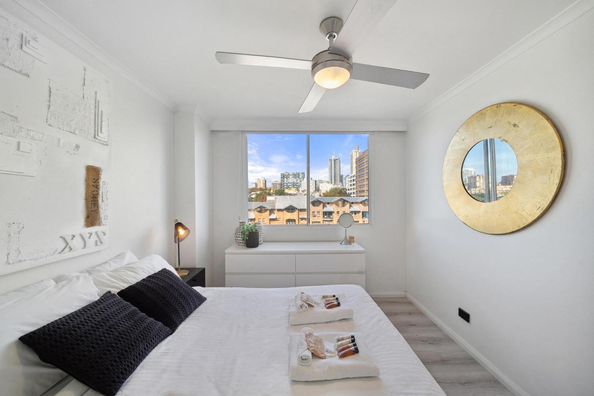 Inner Harbour Views With Parking * Sydney