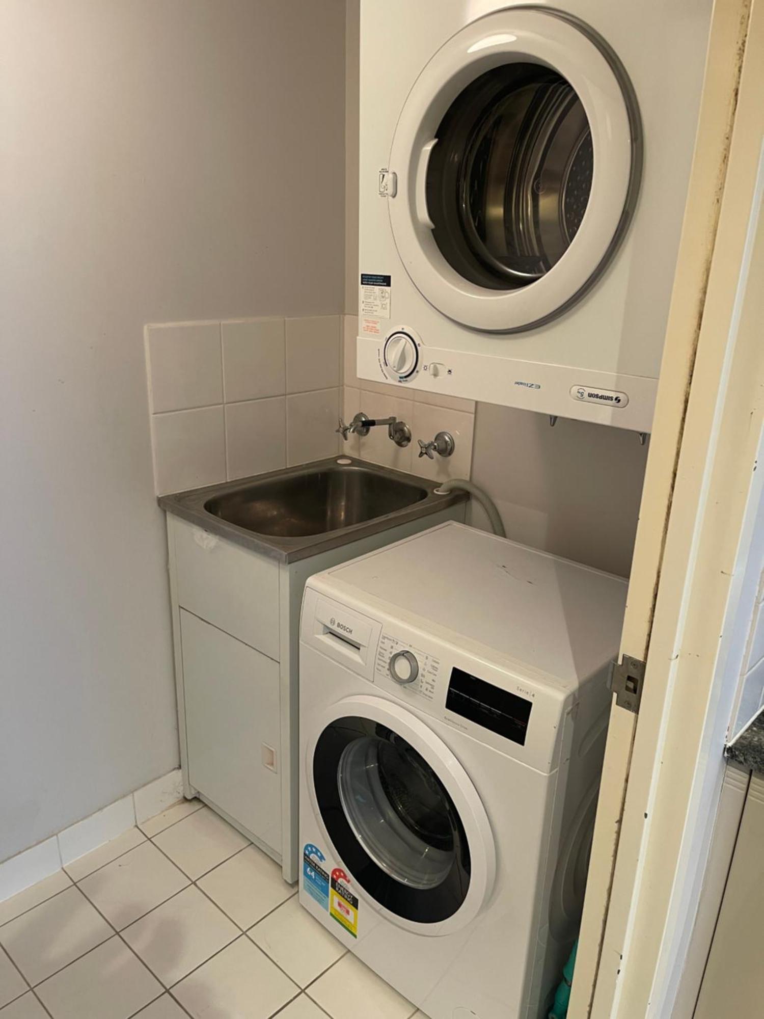 Spacious One-bedroom Or With Balcony *
