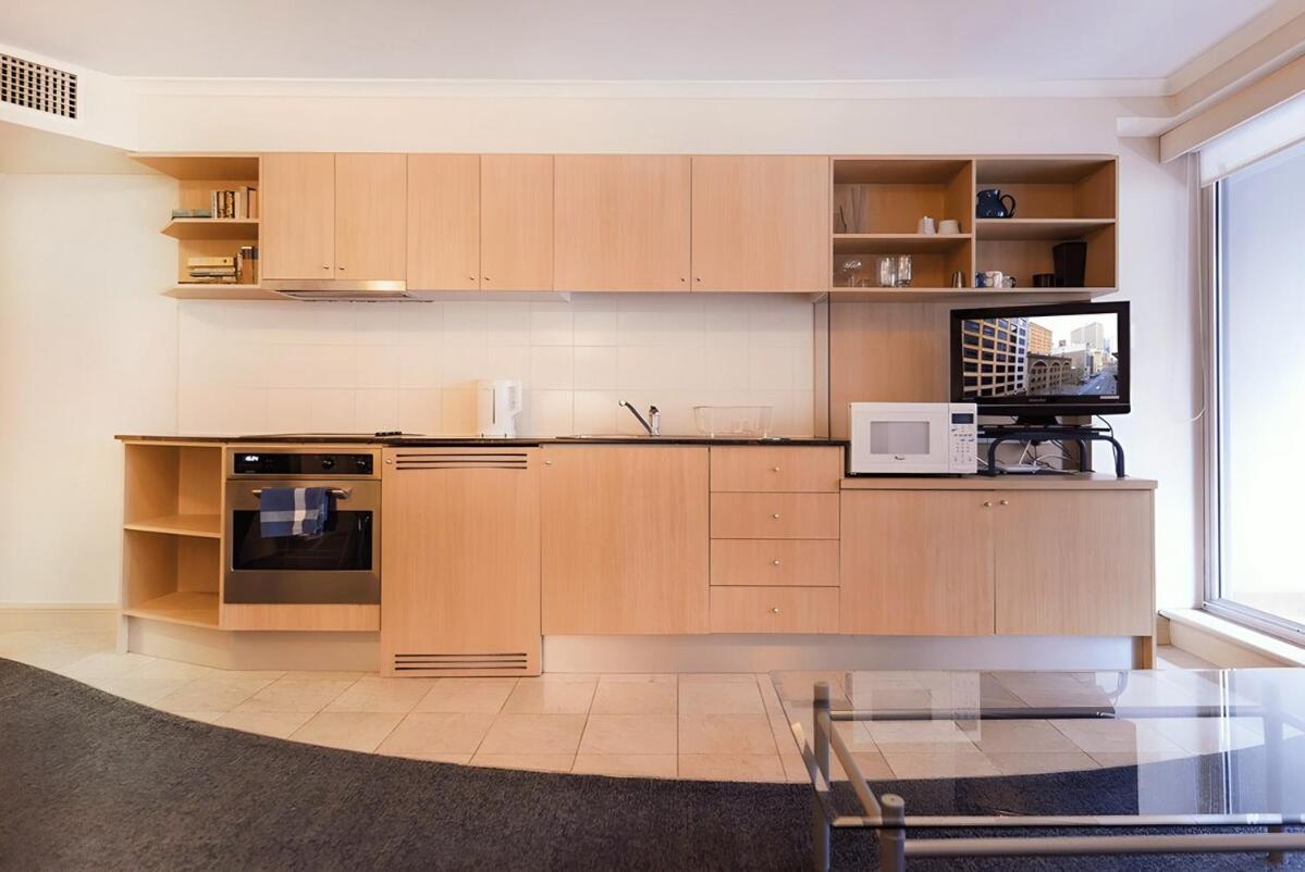 Pi702 - Ideally Located Cbd Apartment
