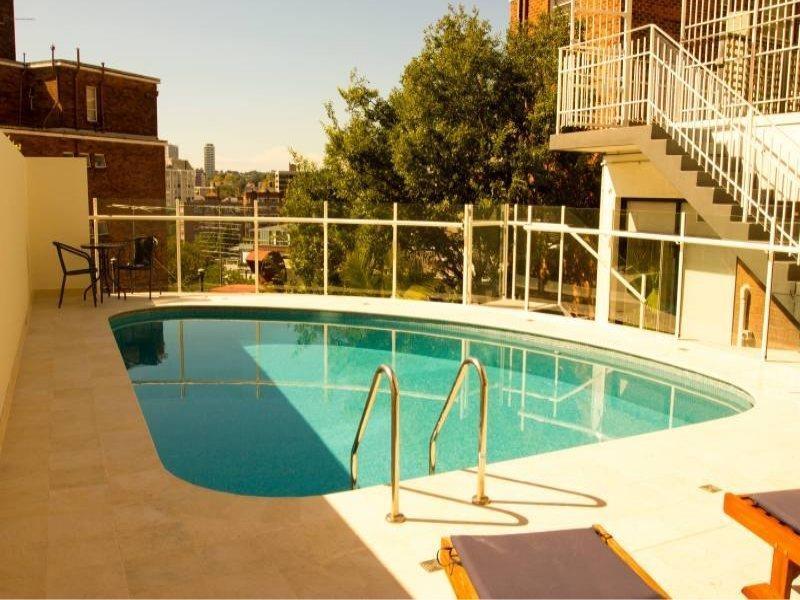 Macleay 4* Sydney