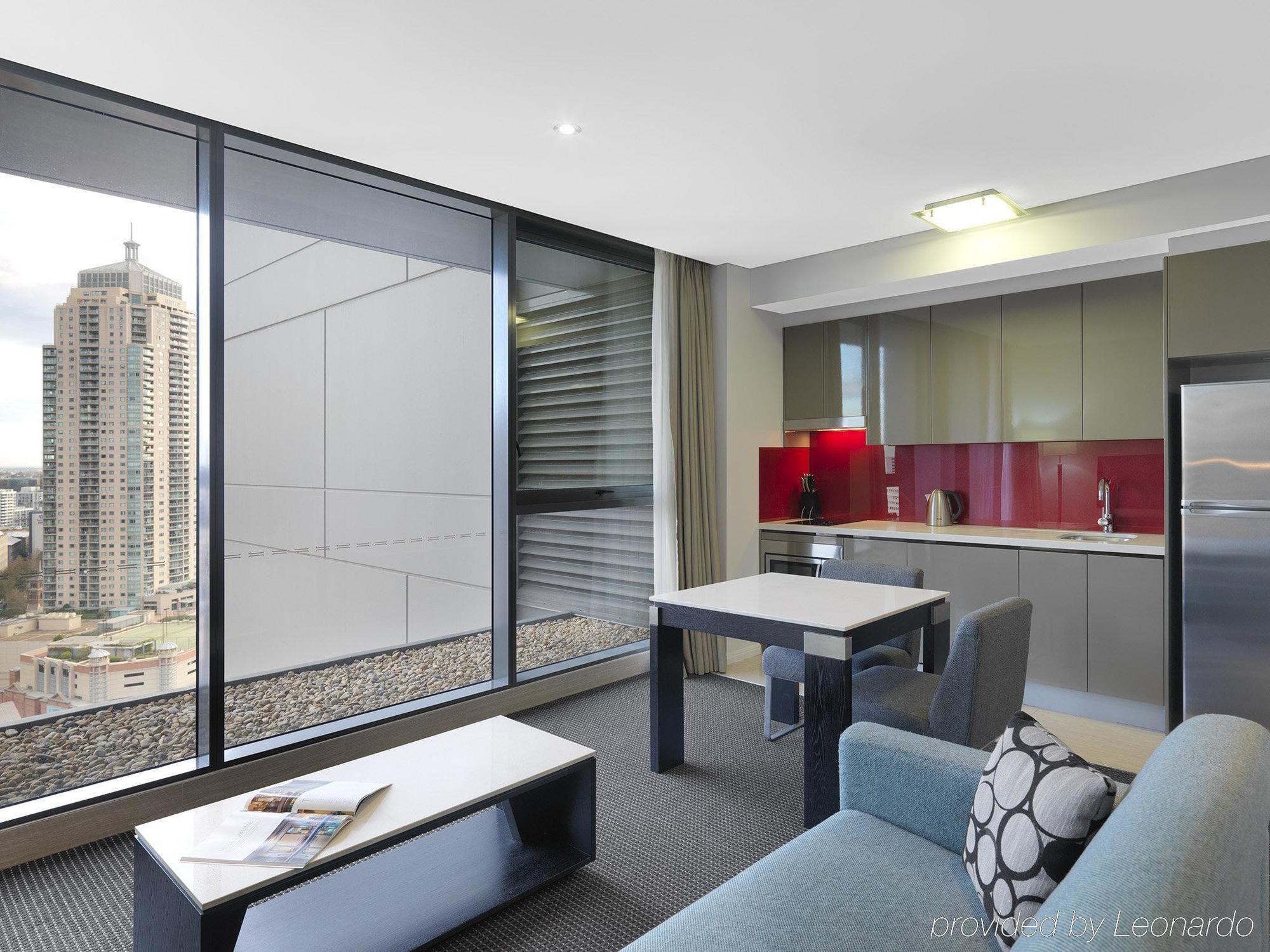 Meriton Campbell Street, Hotel