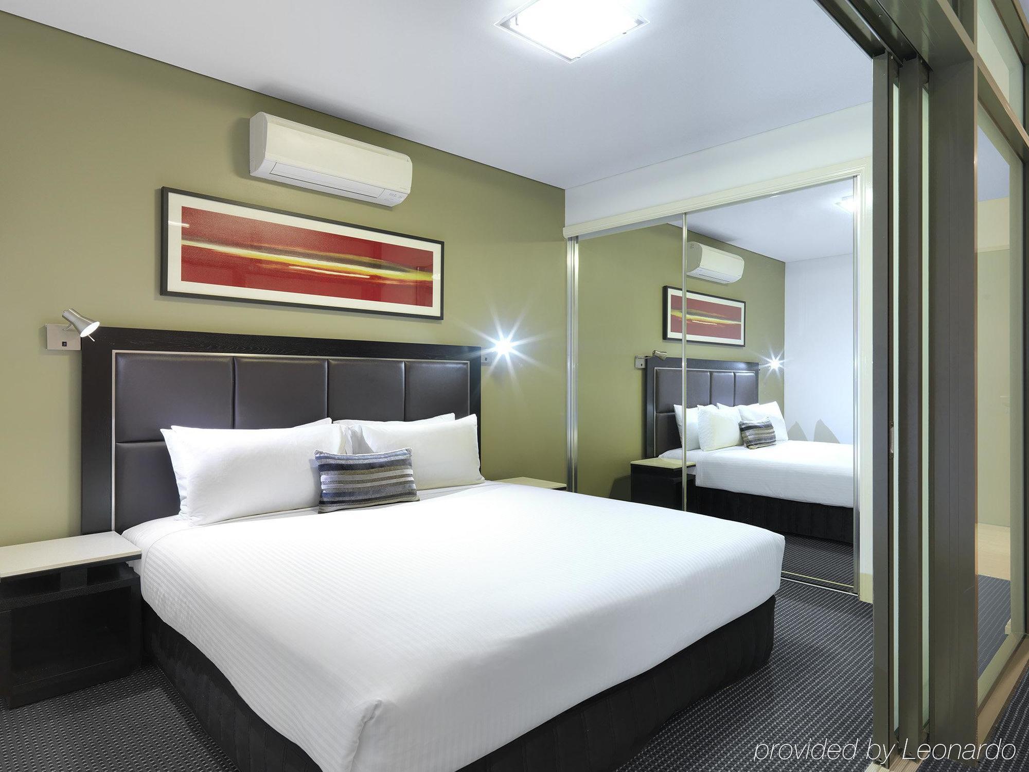 Meriton Campbell Street, 5*