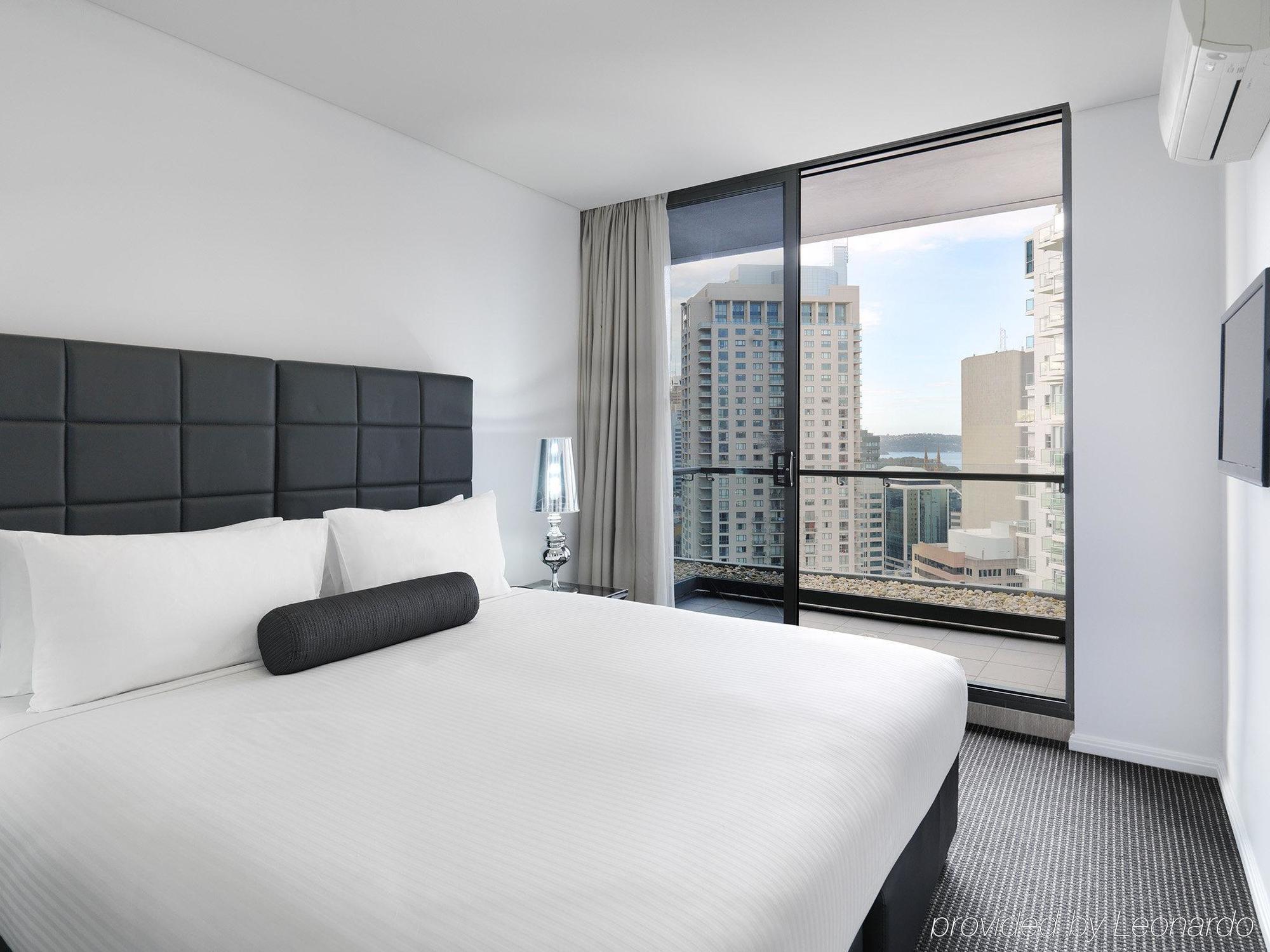 Meriton Campbell Street, 5* Sydney